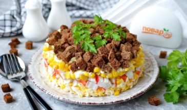 Салат слоеный с крабовыми палочками