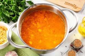 Суп с килькой в томате с вермишелью