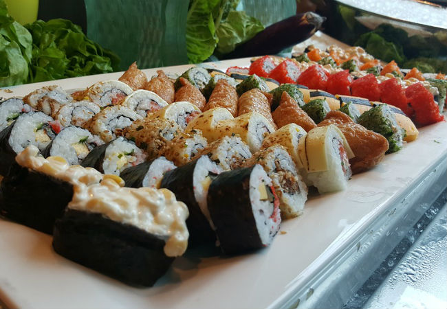 Любите японскую кухню? Закажите суши сет в Харькове!