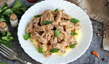 Свиная печень по-строгановски