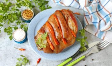 Свиная рулька, запеченная в духовке в фольге