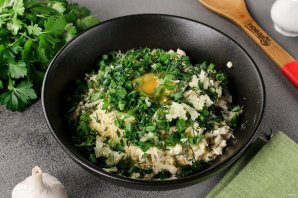 Сырное печенье "Треугольники" с зеленью и чесноком