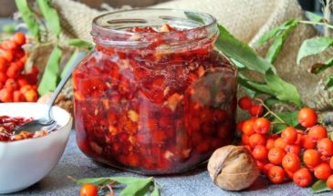 Варенье из красной рябины с грецкими орехами