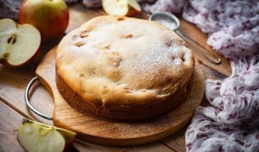 Заливной пирог на ряженке в духовке с яблоками