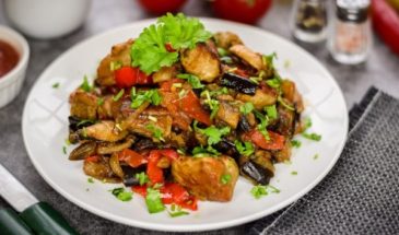 Жаркое из свинины с грибами и баклажанами