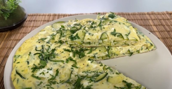 Просто выливаю яйца на кабачки: рецепт за 15 минут. Вкусная запеканка на завтрак