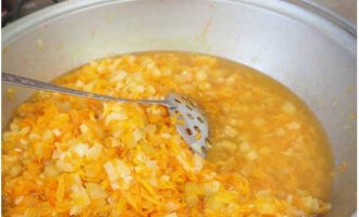 Кабачковая икра с томатной пастой на зиму